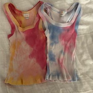 SUPER CUTE bundle tie dye tank tops. Fits small/xs very stretchy.